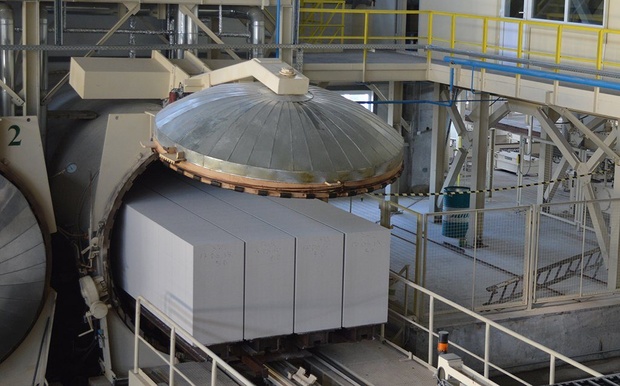 Газобетонные заготовки готовы к точной нарезке на блоки