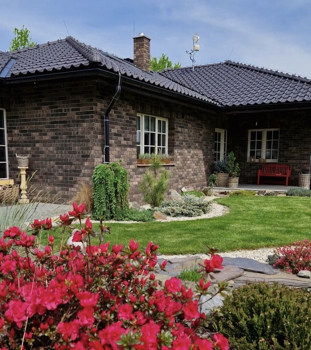 Клинкерная плитка под кирпич - практически универсальный материал, который идеален как для отделки фасадов классических, так и современных домов