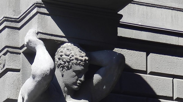 Max: удобно, но не по проекту