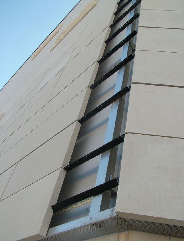 Фасадные плиты из натурального песчаника на металлической подсистеме