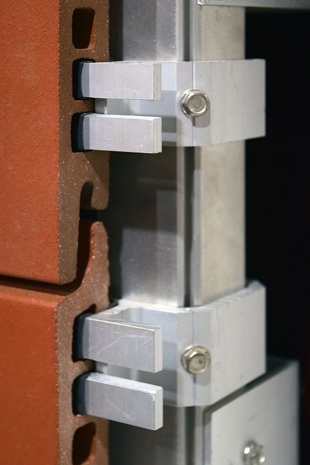 Вариант скрытого крепления фасадной керамической плитки