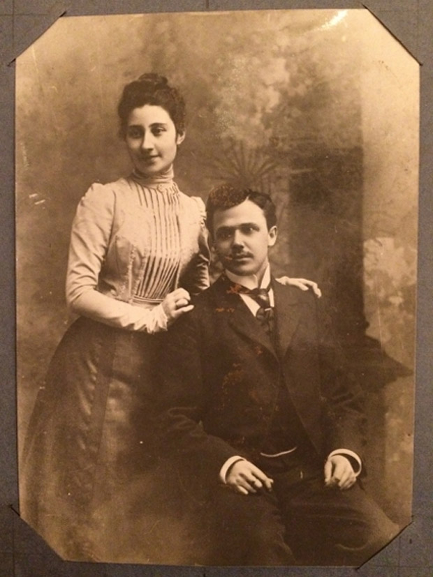 Фотография из семейного альбома семьи. Эльза и Аршак Гукасовы.