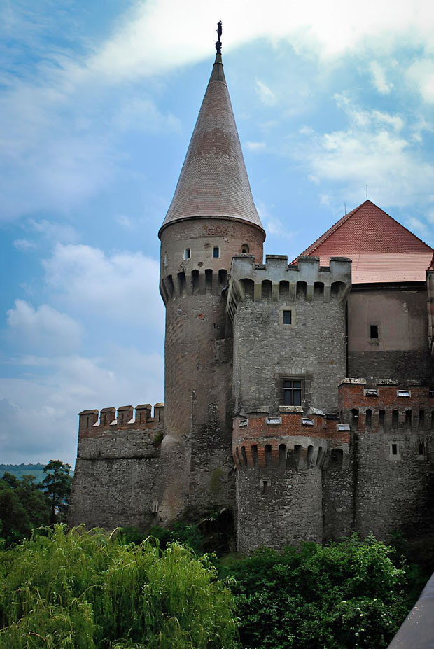 Фрагмент фасада старой части замка.