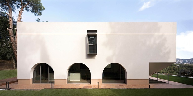 Задний фасад