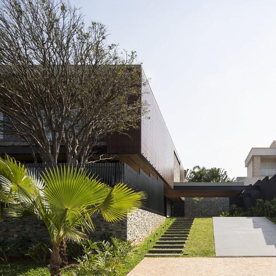 Функциональный и гостеприимный семейный дом от Сабелла Архитектура