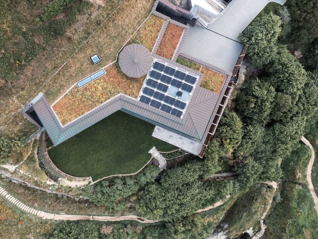 Бережная работа с рельефом участка и интеграция в природный ландшафт