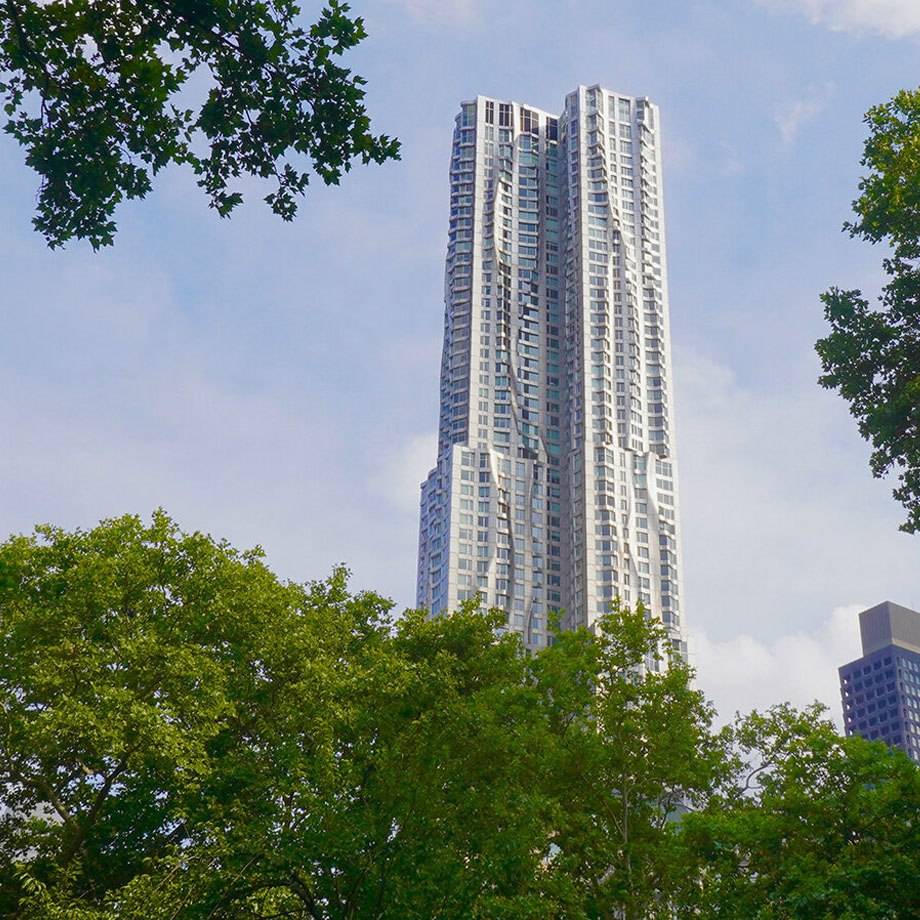 Редкая гениальность: вспоминаем величайшие творения Фрэнка Гери после его ухода в возрасте 96 лет