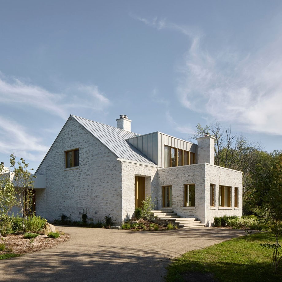 Бережный синтез при реконструкции старинного дома от архитектурной фирмы Pelletier de Fontenay