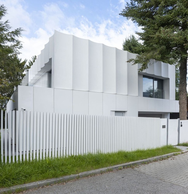 Фото главного фасада со стороны улицы