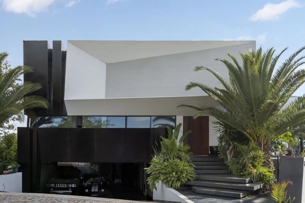 Главный фасад со стороны улицы