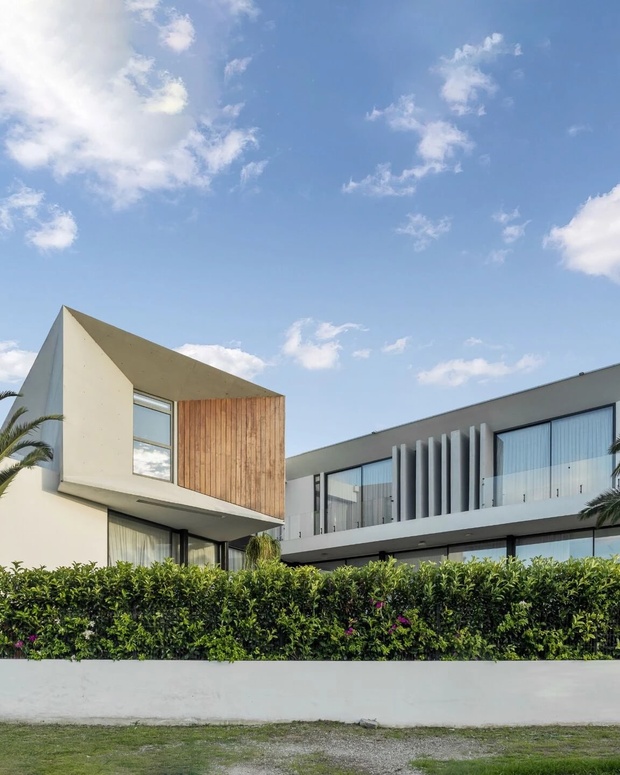 Фото участка со стороны улицы