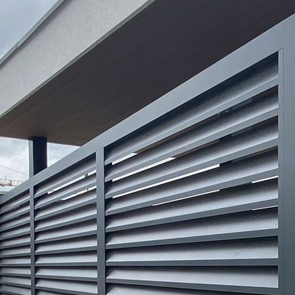 забор из алюминиевых лемелей - жалюзи